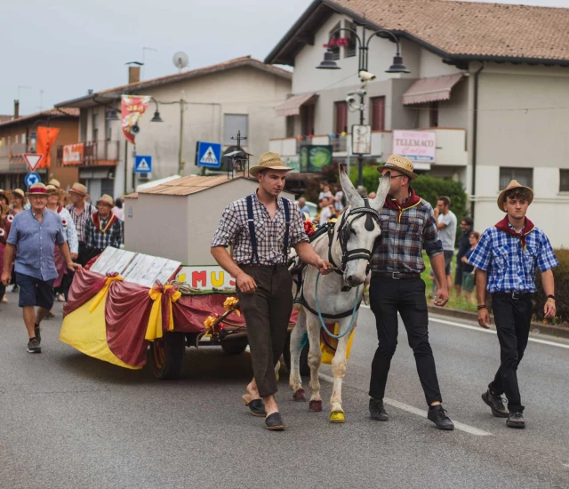 Sfilata storica squadra Musano