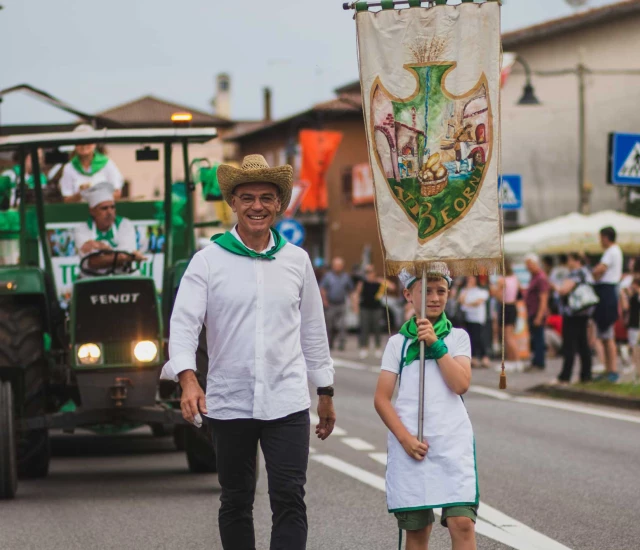 Sfilata storica squadra Via Tre Forni
