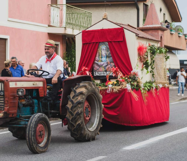 Sfilata storica squadra Via Alta